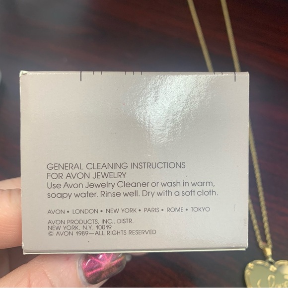 Avon “Heartfelt Sentiment” Goldtone Heart Pendant Necklace “Love” NIB 1989 - Picture 4 of 6